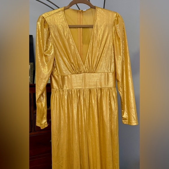Elegant Gold Long Sleeve Jumpsuit-NWT-Size M - Picture 3 of 9